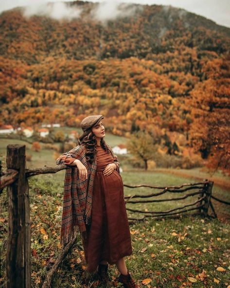 Pumpkin Maternity Photos, Autumn Aesthetic Photography, Fall Maternity Shoot, Maternity Photography Fall, Fall Maternity Pictures, Fall Photoshoot Family, Autumn Maternity, Winter Maternity Photos, Idda Van Munster