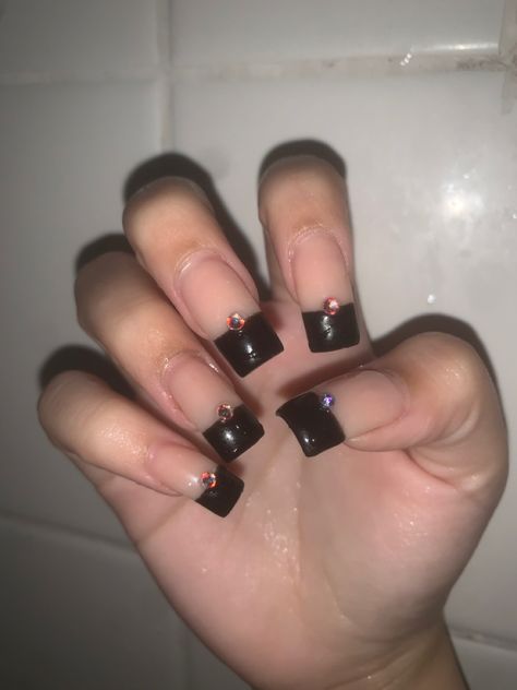 #aesthetic #2000s #nails #2000sfashion #2000smakeup #style #fashion #glitter #sparkle Short 2000s Nails, Nails 2000s, 2000’s Makeup, 2000s Nails, Aesthetic 2000s, Black French Tips, 2000s Style, Black French, Nails Black