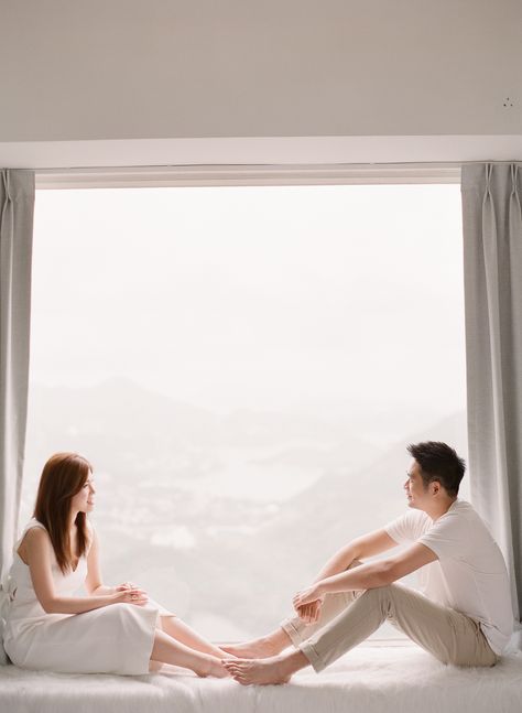 Homey Prewedding Ideas, Unique Prenup Ideas, Prenup Photoshoot Ideas Indoor, Home Prewedding Photo Ideas, Indoor Prewedding Concept Casual, Unique Prewedding Concept, Prewedding Home, Prenup Photoshoot Ideas Casual, Korean Prewedding Photography Casual