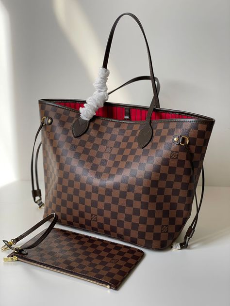 Lv Tote, Sac Louis Vuitton, Leather Bag Design, Jeweled Bag, Luxury Tote Bags, My Style Bags, Lv Neverfull, Luxury Bags Collection, Aesthetic Bags