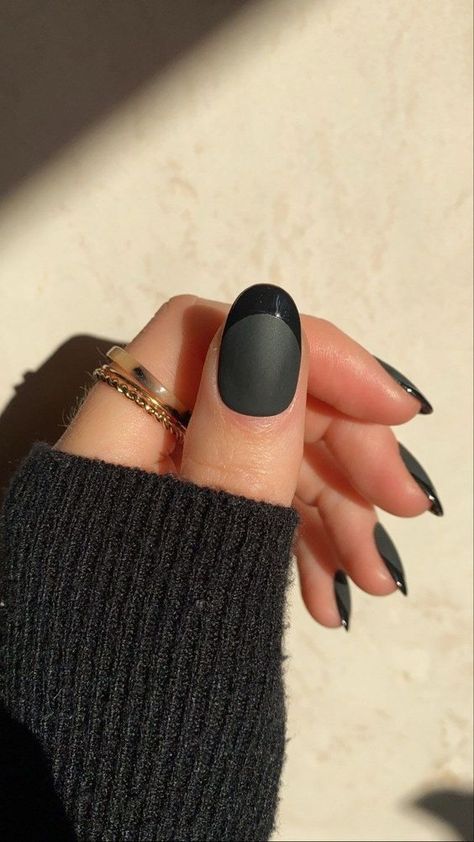 Top Fall Nail Colors: Inspiring 16 Ideas for Black Nails - women-club.online Matte And Shiny Nails Design, Nail Length And Shape, Nail Matte, Office Nails, Matte Black Nails, Custom Press On Nails, Silky Skin, Casual Nails, Black Nail Designs