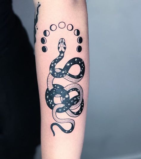 Alyssa Smith-Reese (@alyssa.smith_reese) • Instagram photos and videos Serpent Tattoo, Free Hand Tattoo, Snake Tattoo Design, Spine Tattoos For Women, E Tattoo, Diy Tattoo, Spine Tattoos, Snake Tattoo, Trendy Tattoos