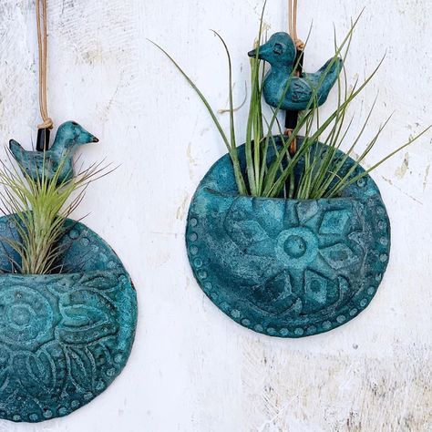 Clay Wall Pockets, Clay Therapy, Ceramic Wall Planters, Clay Wall Hanging, Handmade Ceramics Pottery, Air Dry Clay Projects, Sculptures Céramiques, Pottery Handbuilding, Clay Crafts Air Dry