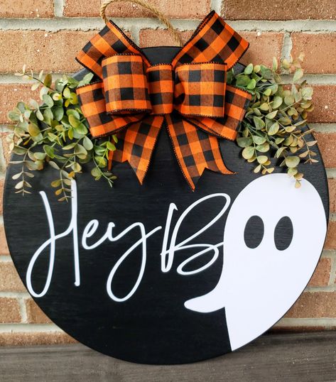 Boo Door Hanger, Boo Halloween Sign, Hey Boo Halloween, Door Decor Halloween, Halloween Door Decor, Halloween Door Hanger, Halloween Wood Signs, Boo Sign, Black Ghost