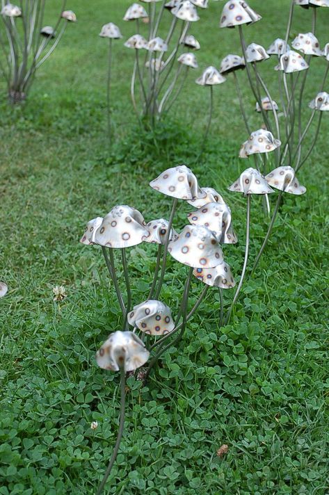 DSC_0306 Diy Metal Projects, Sheet Metal Art, Metal Sculptures Garden, Cute Mushroom, Garden Design Plans, Magic Mushroom, Metal Yard Art, Metal Garden Art, Sculpture Metal