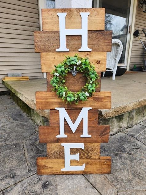 Wood Porch Decor, Wooden Diy Projects, Diy Welcome Sign Wood Front Porches With Cricut, Rustic Welcome Signs For Front Door Holidays, Diy Welcome Sign Wood Planter, Vertical Welcome Sign Wood Diy, Barnwood Welcome Signs, Summer Outdoor Decor, Rustic Outdoor Decor