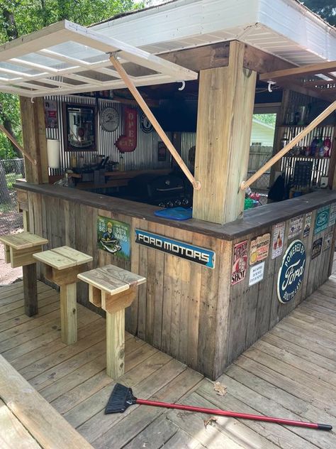 Grill Shack, Outdoor Bar And Grill, Bbq Shack, Outdoor Kitchen Bar, Outdoor Tiki Bar, Outdoor Bar Ideas, Bbq Shed, Rustic Outdoor Kitchens, Outside Bar