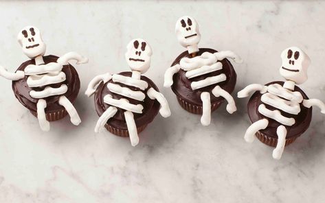 Pretzel Skeleton Cupcakes Are a Cute and Easy Halloween Party Treat Kids Will Go Crazy For | Parade: Entertainment, Recipes, Health, Life, Holidays Skeleton Cupcakes, Easy Halloween Party Treats, Halloween Cupcake Recipes, White Chocolate Banana, The Skeleton Key, Halloween Food Cupcakes, Dark Chocolate Frosting, Halloween Appetizers Easy, Yogurt Covered Pretzels