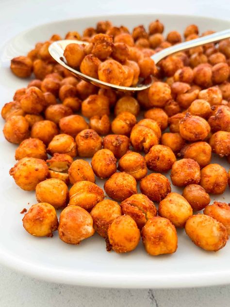 air fried chickpeas Air Fried Chickpeas, Crispy Air Fryer Chickpeas, Fried Chickpeas, Air Fryer Chickpeas, Food Baddie, Carrot And Lentil Soup, Curry Seasoning, Vegan Caesar Salad, Roasted Tomato Basil Soup