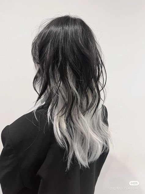 Punk Hairstyles, Hair Color Underneath, Dyed Hair Inspiration, Pretty Hair Color, Hair Stylies, Hairstyles Women, Haircuts Straight Hair, Women's Hairstyles, Shaved Sides