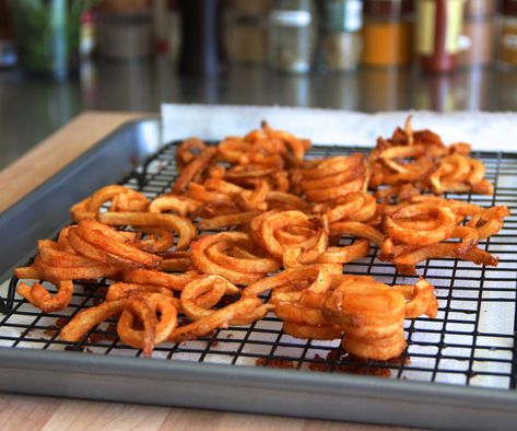 Curly Fries Recipe, Crispy Apple Cinnamon Curly Fries, Apple Cinnamon Curly Fries, Frozen Curly Fries In Air Fryer, Pioneer Woman Curly Fries, Arby's Curly Fries, Bbq Party Food, Curly Fries, Low Acid Recipes