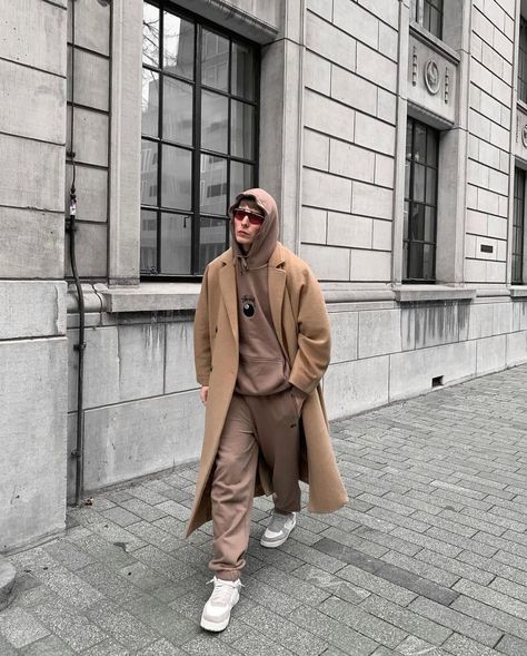 Monochromatic Outfit Aesthetic Men, Monochromatic Outfit Men, Monochrome Outfit Men, Brown Monochrome Outfit, Men Street Outfit, Men Streetwear Outfits, Boy Street Style, Long Coat Outfit, Monochromatic Outfit