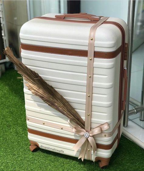 Cream suitcase wrapped in deep and light brown colors for engagement dowry wrapping. Suitcase Gift Wrapping, Traditional African Wedding, Ribbon Wrapping, Diwali Gift Hampers, Hamper Ideas, Box Wrapping, Bridal Boxes, How To Wrap, Gift Packing