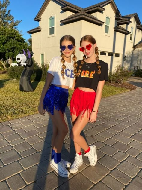 Girls Duo Halloween Costumes Matching, Preppy Bestie Halloween Costumes, Best Dynamic Duo Costumes, Duo Halloween Costumes Cowgirl, Preppy Duo Costumes, Hollaween Duo Costumes, Best Friend Duo Costumes For Halloween, Dynamic Duo Costumes Best Friends, Halloween Costumes Duo Friends Cute Easy