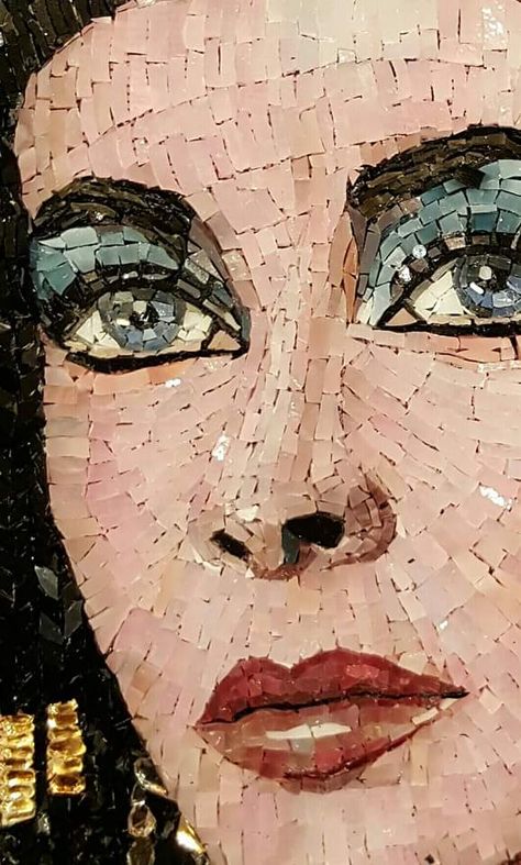 Mosaic Faces, Geometric Paintings, 3d Art Projects, Sea Glass Mosaic, Mosaic Art Diy, Mosaic Portrait, Collage Portrait, Roman Mosaic, Mosaic Art Projects