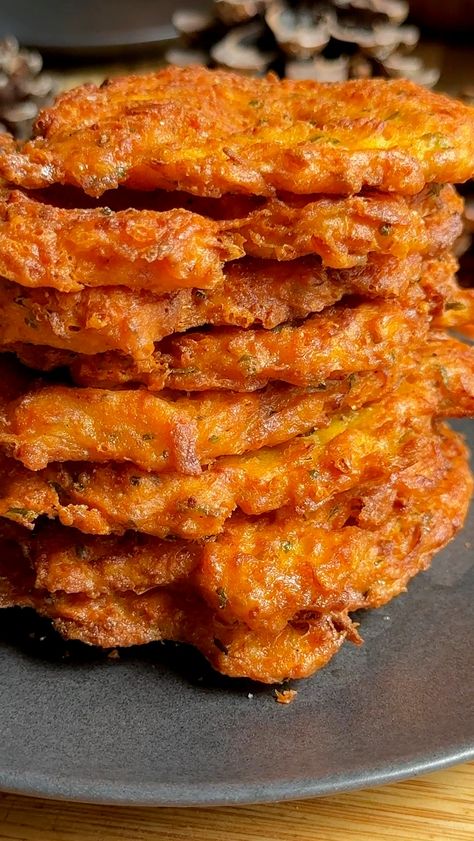 Crispy Butternut Squash Fritters with Garlic Dip Crispy Butternut Squash Fries, Acorn Squash Fritters, Airfryer Butternut Squash Recipes, Crispy Butternut Squash, Fried Butternut Squash, Butternut Squash Burger, Butternut Fritters, Butternut Squash Potato, Savory Butternut Squash Recipes