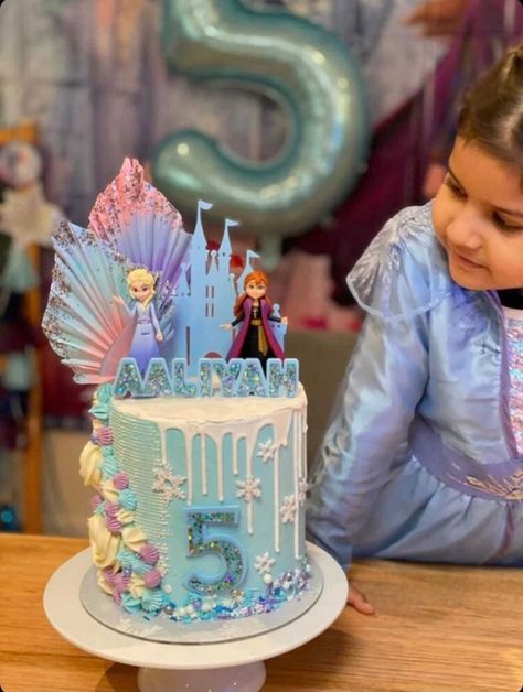 Elsa And Anna Cake Topper, Elsa Cake Ideas, Frozen Birthday Cake Ideas, Elsa And Anna Cake, Frozen Cake Ideas, Elsa Birthday Cake, Pastel Frozen, Frozen Birthday Party Cake, Frozen Themed Birthday Cake