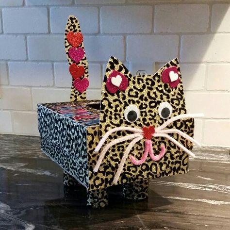 Cat Valentines Box - made from a shoebox covered with glittery leopard print paper. Girls Valentines Boxes, Diy Valentines Box, Valentine Boxes For School, Kids Valentine Boxes, Valentine Card Box, Valentine Mailbox, Valentinstag Party, Valentines Gift Bags, Valentine Day Boxes