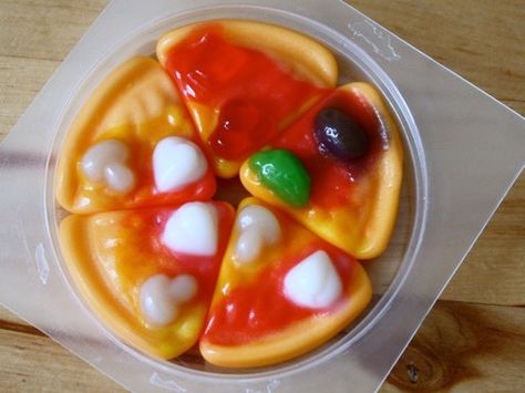 Gummy Pizza by e.frutti | Serious Eats Gummy Pizza, Fruit Platter Designs, Cheesy Pizza, I Love Pizza, Love Pizza, Serious Eats, Fruit Platter, Pizza Toppings, Ben 10