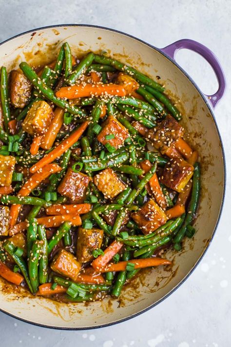 Tempeh Stir Fry, Vegan Stir Fry, Seitan Recipes, Tempeh Recipes, Sesame Ginger, Vegan Dinner, Tofu Recipes, Tempeh, Vegan Dinner Recipes