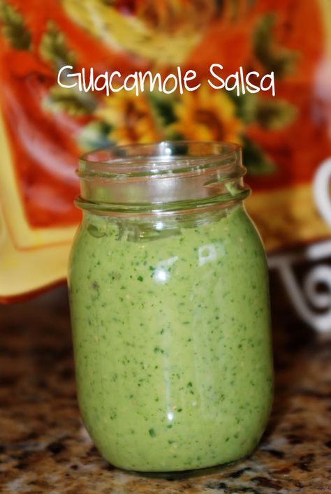 Another pinner said: Make lots. LOTS! Addictive. Saw this long ago on this blog, saw it again on Pinterest. Really really good. Salsa Guacamole, Guacamole Salsa, Green Sauce, Think Food, Snacks Für Party, Yummy Eats, Aioli, Tex Mex, Om Nom