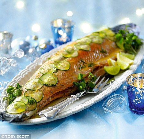 Poached whole salmon with dill and citrus dressing Fish Presentation Ideas, Whole Salmon Recipe, Pike Fish Recipes, Fresh Fish Recipes, Salmon Platter, Whole Turkey Recipes, Poached Fish, Spicy Prawns, Prawn Cocktail