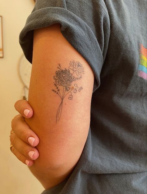 Hydrangea And Rose Bouquet Tattoo, Birth Flower Tattoos Placement Ideas, Above Elbow Tattoos For Women Flowers, Flower Bouquet Tattoos For Women, Dainty Memorial Tattoos For Women, June And October Flower Tattoo, Tricep Flower Tattoo, Dainty Flower Tattoo Placement, Scapula Tattoos For Women