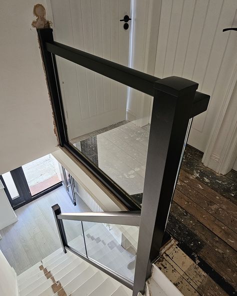 Check out this black and glass embedded staircase balustrade 👌🏼 #staircasebanisters Glass Staircase Ideas, Glass Banister, Black Banister, Staircase Balustrade, Black Staircase, Glass Staircase, Home Stairs Design, House Stairs, House Renovation