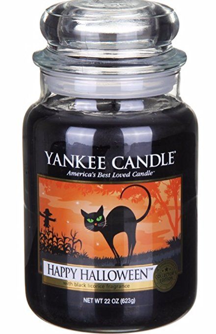 Happy Halloween (2014) - Scary good fragrance ...a hauntingly purr-fect potion of black licorice with anise and cloves Candle Flavors, Wicked Crafts, Yankee Candle Halloween, Yankee Candle Scents, Scent Candle, Halloween Candle, Spooky Candles, Black Licorice, Halloween Giveaway