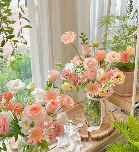 Flowers flower tulips roses pink red white daisies hydrangeas aesthetic flower shop decor arrangement ideas inspo Pink Tulip Centerpiece, Hydrangeas Aesthetic, Pink Tulips Centerpieces, Aesthetic Flower Shop, Pink Tulips Arrangement, Daisy Flower Arrangements, Yellow Flower Arrangements, Pink Tablescape, Tulip Centerpiece