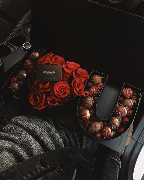 Valentine Day Ideas For Him, Chocolate Gifting Ideas, Presents From Boyfriend, Gifting Business Ideas, Chocolate Covered Strawberries For Bf, Birthday For Men, Gifts Box For Boyfriend, Chocolate Covered Strawberries For Him, Gift Boxes Ideas