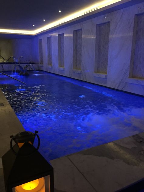 Indoor Pools Aesthetic, Pool Blue Aesthetic, Swimming Pool In Hotel, Indoor Pool Aesthetic, Hotel Hot Tub, Swimming Pool Cocktail, Jacuzzi Hotel, Swimming Pool Cost, Swimming Pool Decorations