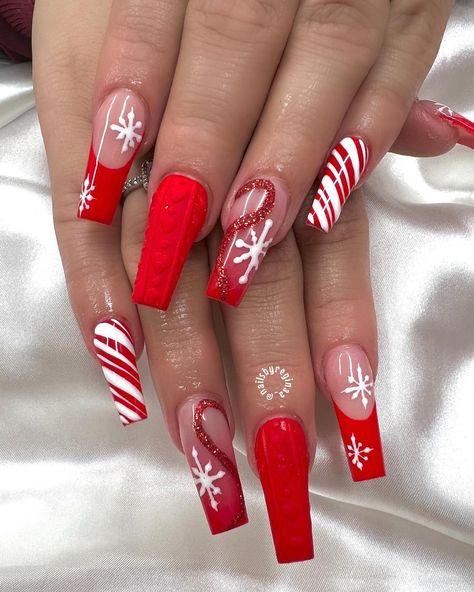 Christmas Nail Designs Acrylic, Pedi Designs, Christmas Sweater Nails, Nail Pics, Hippie Nails, Diy Acrylic Nails, Plaid Nails, Cute Christmas Nails, Sweater Nails