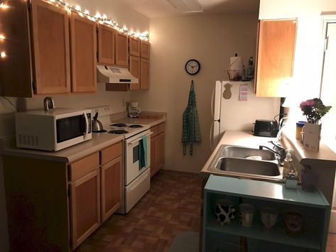 College Apartment Kitchen, Shabby Chic Decorating, Apartment Decorating Ideas, Apartment Decorating On A Budget, First Apartment Decorating, Cheap Apartment, College Apartment Decor, Decorating Ideas On A Budget, Small Apartment Decorating