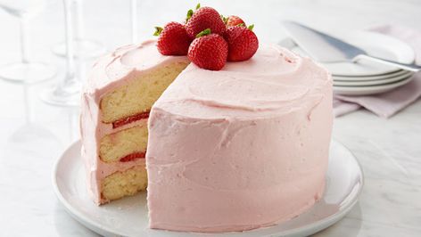 What to do with Fresh-Picked Strawberries - BettyCrocker.com Seedless Strawberry, Fresh Berries Dessert, Baking Strawberry, Spring Sweets, Pastel Desserts, Incredible Cakes, Berry Desserts, Betty Crocker Cake, Cupcakes Icing