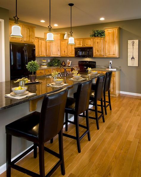 21 Rosemary Lane: Kitchen Inspiration ~ Gray Paint Color with Honey Oak Cabinets Grey Kitchen Inspiration, Honey Oak Cabinets, Oak Kitchen Cabinets, Farmhouse Decorating, Kitchen Wall Colors, Kitchen Colour Schemes, Honey Oak, Kitchen Paint Colors, Oak Kitchen