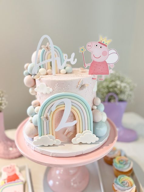 Peppa Pig 1st Birthday Cake, Cake Pepa Pig Girl, Peppa Theme Birthday Party, Cake Peppa Pig Birthday, Pepa Pig Cake Girls, Peppa Pig Rainbow Cake, Pepa Pig Cake Ideas, Peppa Pig Birthday Party Cake, Peppa Birthday Cake