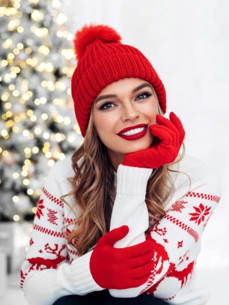 Christmas Fashion Photography, Christmas Poses, Christmas Photo Ideas, Holiday Photoshoot, Christmas Portraits, Christmas Shoot, Winter Photos, Winter Photo, Christmas Photography