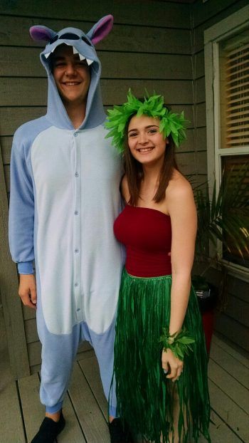 If you're looking for fun couples costumes this Halloween we have some amazing ideas for you. This Lilo & Stitch costume is amazing! Stitch Costume Diy, Couples Costumes For Halloween, Disney Couple Costumes, Lilo And Stitch Costume, Costume Couples, Stitch Costume, Cute Couples Costumes, Diy Couples Costumes, Best Couples Costumes