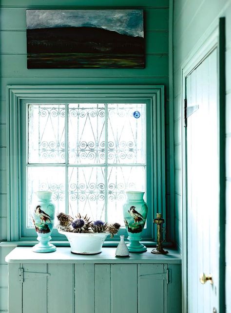 The story of how a priest, who moonlights as an interior designer, turned an old cottage into a beautiful home. Antique White Usa, Turquoise Cottage, Aqua Walls, Turquoise Room, Sustainable Flowers, Cozy Interior Design, Claw Foot Bath, Edwardian House, Vert Turquoise