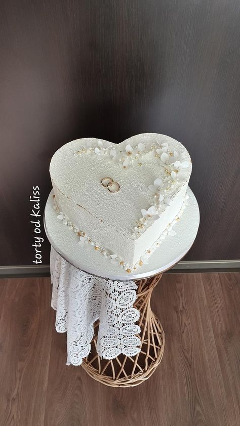 Heart Wedding Cake Designs, Cake Decorating Engagement, Heart Shaped Cakes Wedding, Heart Shaped Engagement Cake, Heart Shaped Wedding Cakes Simple, Love Heart Wedding Cake, Heart Engagement Cake, 2 Tier Heart Shaped Wedding Cake, Heart Shape Cake Designs For Anniversary