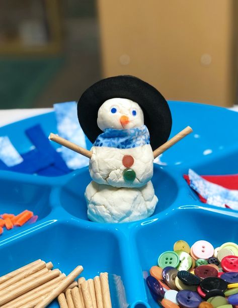 Winter Daycare Activities, Winter Playdough Ideas, Winter Learning Activities, Preschool Winter Games, Winter Art Eyfs, Ice And Snow Preschool Activities, Eyfs Winter Activities, Preschool Snow Activities, Snow Tuff Tray Ideas