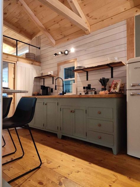 Rustic Elegance: Tour This Craftsman Tiny Home with Loft! Tiny Home Rustic Interior, 600 Sq Ft House Interior Design, Tiny Home Fireplace, Loft Over Kitchen, Tiny Home With Loft, Tiny Home Interior, Home With Loft, Apartment Patio Gardens, Patio Gardens