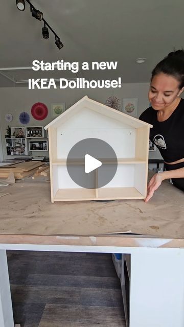 Barbie's House Diy, Mini House Ideas Diy Projects, Ikea Barbie House, Ikea Miniature, Flisat Ikea Dollhouse, How To Make A Barbie House, Ikea Hack Dollhouse, Ikea Dollhouse Diy, Ikea Dolls House