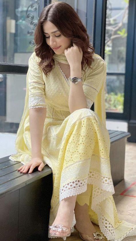 Sana Javed, Dress Designing, Churidar Designs, Crush Pics, Long Kurti Designs, Casual Indian Fashion, Pakistani Dresses Casual, Pakistani Fashion Party Wear, Salwar Kamiz