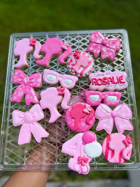 Barbie Cookies Decorated, Barbie Cookies, Barbie Pool Party, Custom Sugar Cookies, Cookie Decorating Party, Cookie Cake Birthday, Make Cookies, Barbie Birthday Party, Pin Search