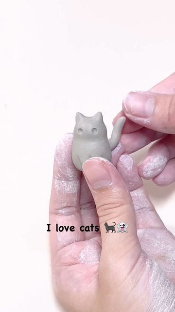 Things To Make Out Of Polymer Clay, Cat Ceramic Ideas, Polymer Clay Cat Tutorial, Clay Cat Sculpture Tutorial, Cat Clay Sculpture Easy, Cat Made Of Clay, Small Clay Ideas, Air Dry Clay Cat, Clay Cat Sculpture