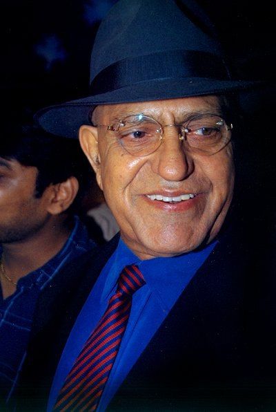 Amrish Puri. You may recognize him from "Temple of Doom," but he's done a lot of other movies! Amrish Puri, Bald Look, श्री राम, Retro Bollywood, Bollywood Cinema, Best Villains, Best Supporting Actor, Vintage Bollywood, Indian Movies