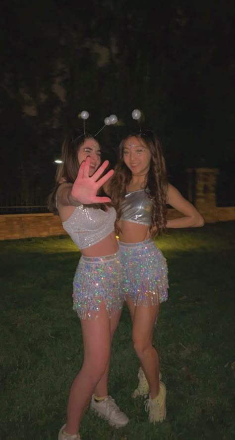 Cute Alien Halloween Costume Women, Preppy Halloween Costume Alien, Alien Costume For Women, Alien Trio Costumes, Sparkly Alien Costume, Space Outfit Spirit Week, Alien Group Halloween Costumes, Alien Duo Costume, Space Aliens Costume