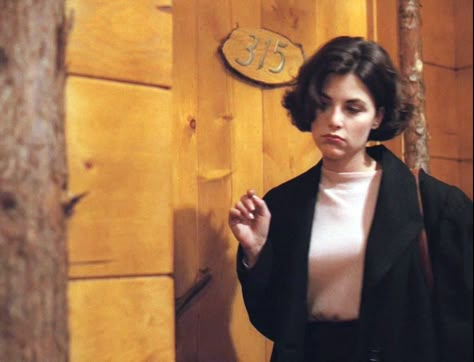 Audrey Horne Audrey Twin Peaks, Twin Peaks Tv, Twin Peaks Fashion, Twin Peaks 1990, Audrey Horne, Sherilyn Fenn, Fire Walk With Me, Laura Palmer, Twin Peaks